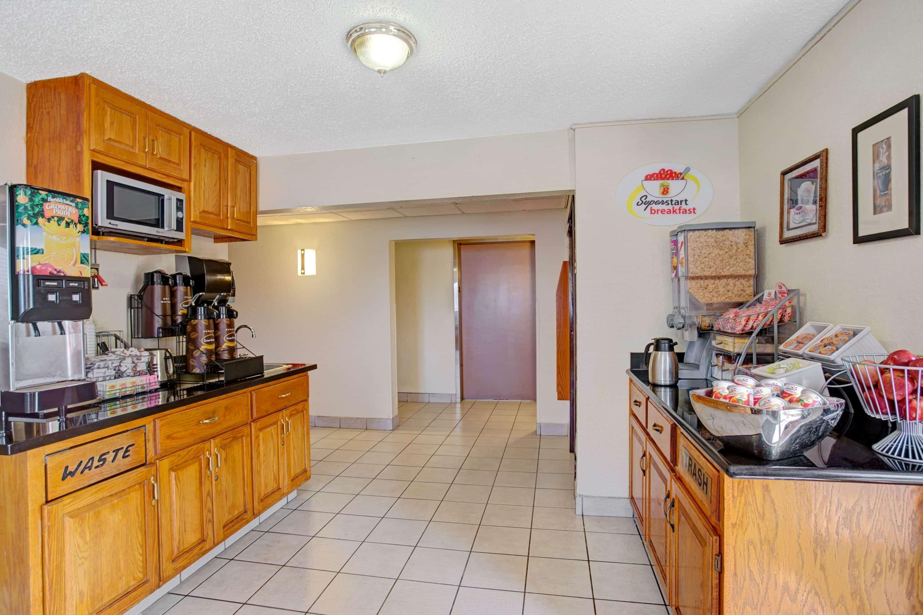 Отель Super 8 By Wyndham College Park Wash Dc Area Экстерьер фото