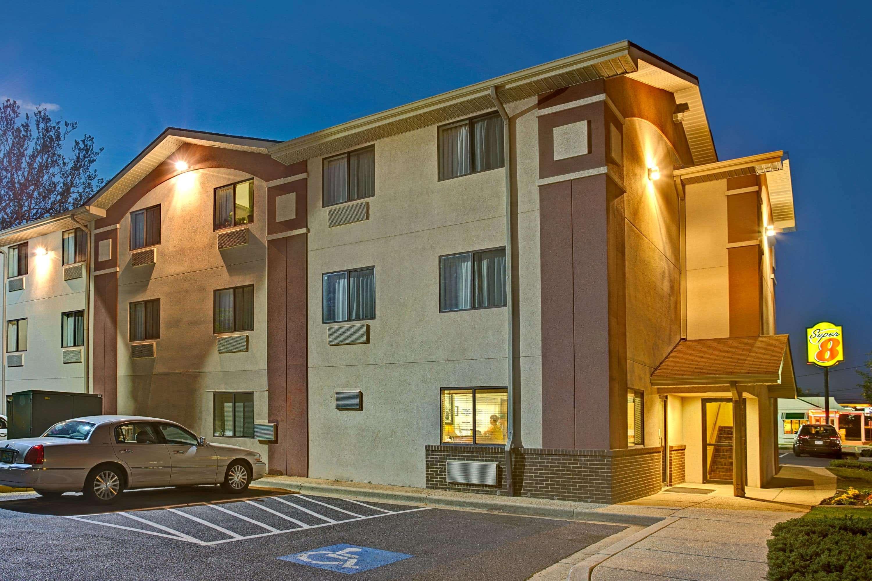 Отель Super 8 By Wyndham College Park Wash Dc Area Экстерьер фото